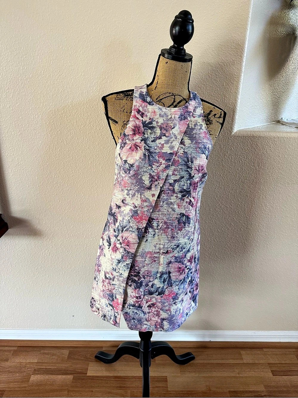 Mustard Seed Floral Tank Top in Pink & Purple Size Small Like New